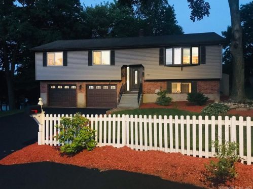 295 Juniper Ridge Dr, Waterbury, CT 06708-2169