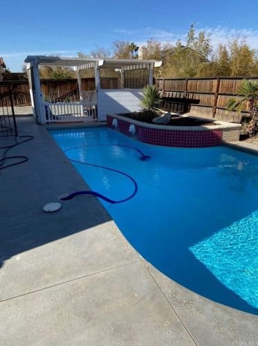 13640 Northstar Ave, Victorville CA  92392-8880 exterior