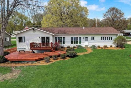 1202 Cooper Dr, Edgerton, WI 53534-9064