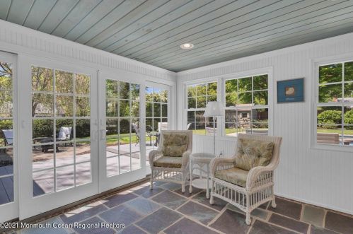 33 Pelican Rd, Middletown NJ  07748-3237 exterior