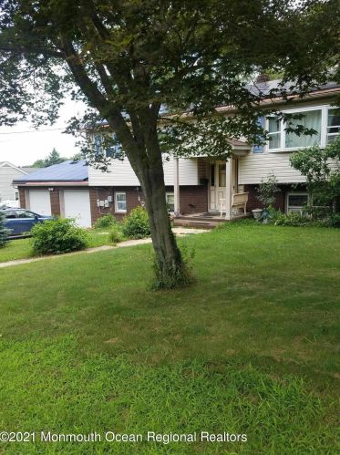 1 Pearce Ave, Tinton Falls, NJ 07724-1711