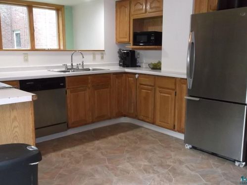 2423 8th St, Duluth, MN 55806-1544