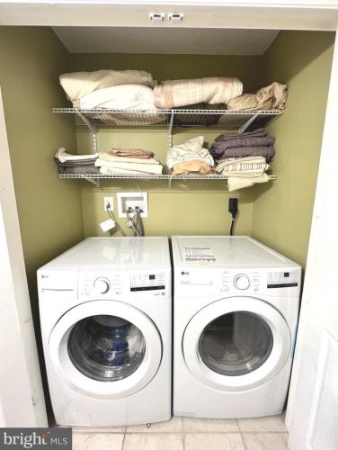 337 Hanby Cir, Boothwyn PA  19061-2319 exterior