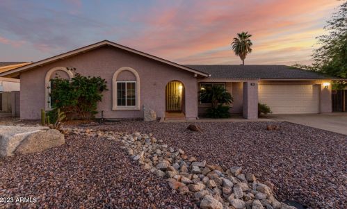4509 Desert Hills Dr, Glendale, AZ 85304-3016