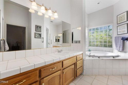 408 Calle Manzana, Bakersfield CA 93314-4247 exterior