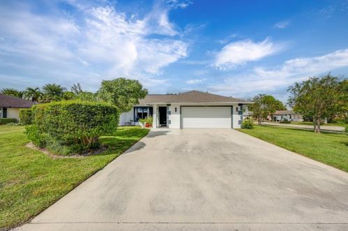 1519 Ivygate Ln, Naples FL  34105-2249 exterior