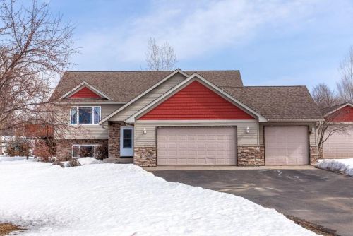 467 Dylan Ct, Hudson, WI 54016-8284