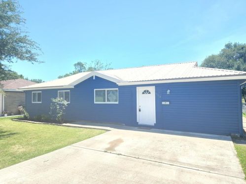 903 Temple Dr, Hitchcock, TX 77563-1623