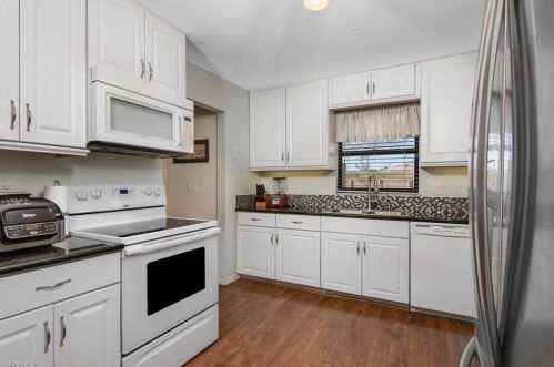 3031 52nd St, Naples, FL 34116-8123