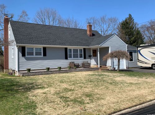 20 Pace Dr, Babylon, NY 11703-5117