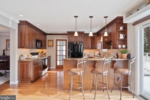 1162 Horseshoe Dr, Blue Bell PA  19422-1947 exterior