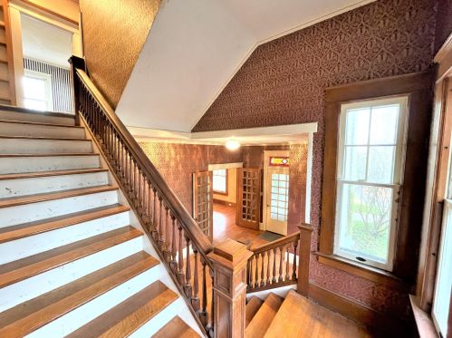 6 Edgewood Rd, Mount Vernon, OH 43050-2855