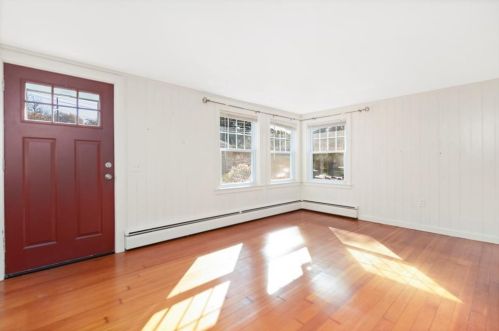 10 Wayne St, South Kingstown RI  02882-3814 exterior