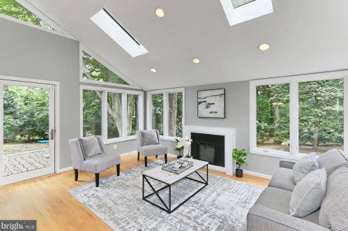 6147 Beachway Dr, Falls Church, VA 22041-1431