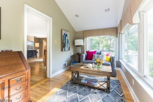 7 Potter Ct, Montclair NJ  07043-1514 exterior