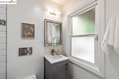 4817 Brookdale Ave, Oakland CA  94619-2510 exterior