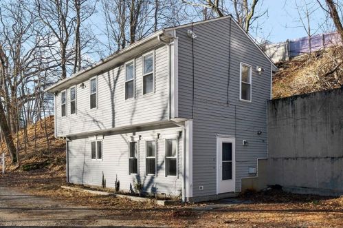 2 Chapel Ln, Lincoln, RI 02865-2154