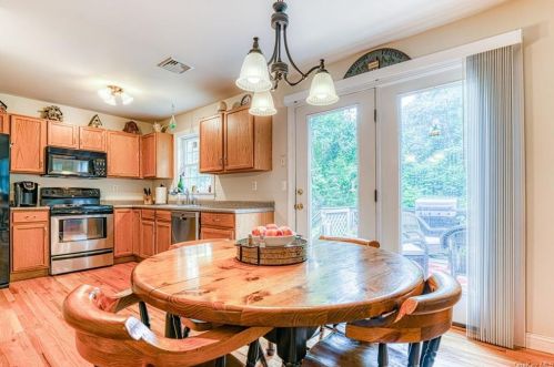 70 Iron Mountain Rd, Warwick NY  10990-3307 exterior