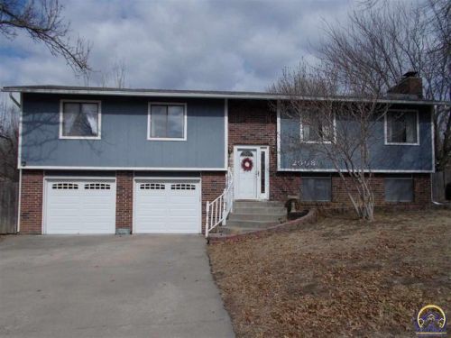 2008 Casa Loma Dr, Emporia, KS 66801-5832