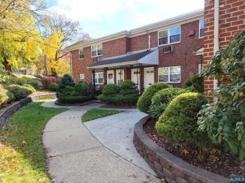 300 Homestead Ave, Palisades Park, NJ 07650-2117