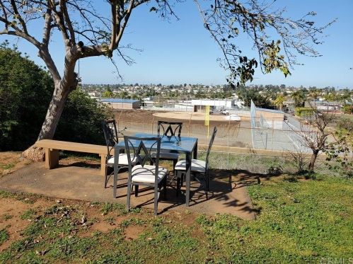 541 Gail Dr, Vista, CA 92084-3105