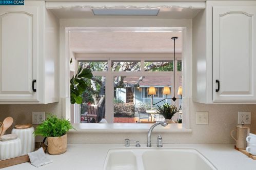 3089 Santa Paula Dr, Concord, CA 94518-2818