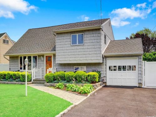 40 Walbridge Ave, Babylon, NY 11702-3623