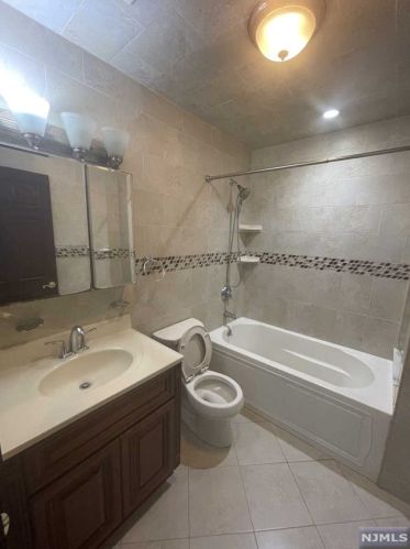 414 Cliff St, Fairview NJ  07022-1212 exterior