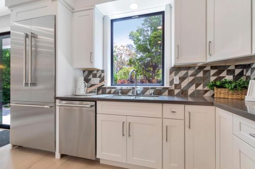 375 Chiquita Ave, Mountain View CA  94041-1007 exterior
