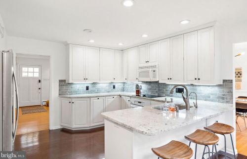 1421 Sugartown Rd, Berwyn PA  19312-1820 exterior