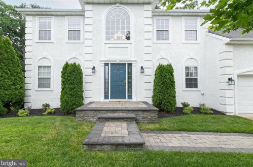 1808 Fernwood Dr, West Deptford, NJ 08096-5744