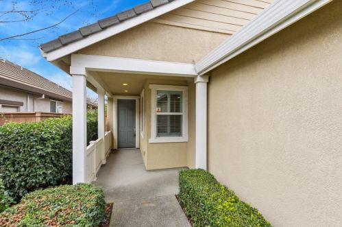 7500 Abbey Cir, Elk Grove CA  95757-5103 exterior