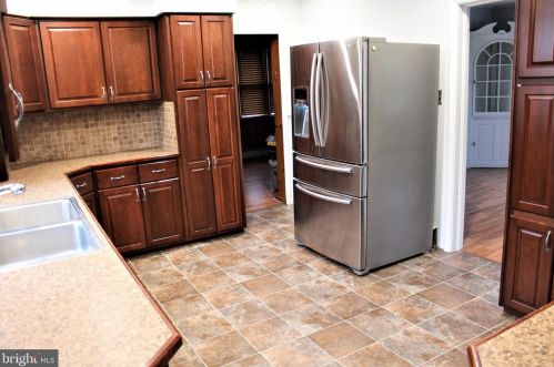 4603 Naamans Creek Rd, Boothwyn PA  19060-2214 exterior