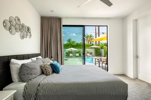 1507 San Jacinto Way, Palm Springs CA  92262-5807 exterior