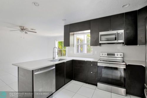 109 2nd Pl, Dania Beach FL  33004-2825 exterior