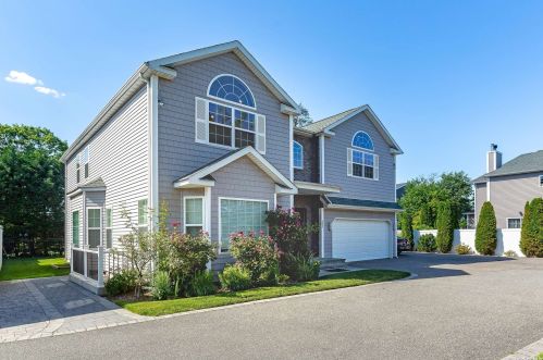 609 The Plain Rd, Westbury, NY 11590-5928