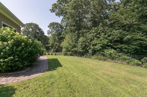 18 Heron Pond Rd, Essex CT  06426-1466 exterior