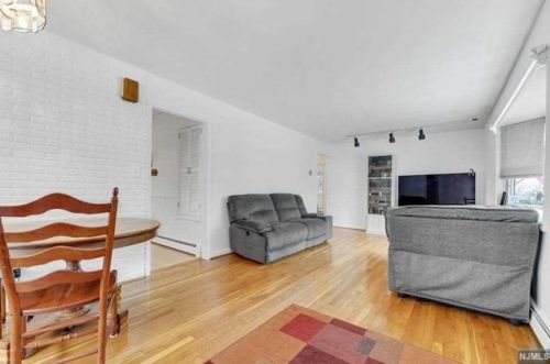 109 Hiawatha Blvd, Oakland NJ  07436-2905 exterior