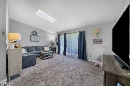 1910 Spruce Hills Dr, Glen Gardner, NJ 08826-3718