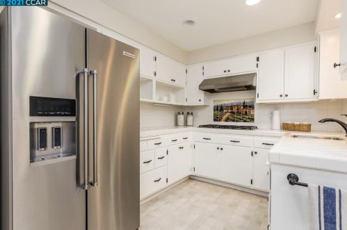 7 Calvin Ct, Orinda CA  exterior