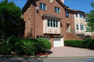 2 Tower Dr, West Fort Lee NJ  07024-1812 exterior