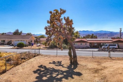 7645 Victoria Ave, Yucca Valley CA  92284-6152 exterior