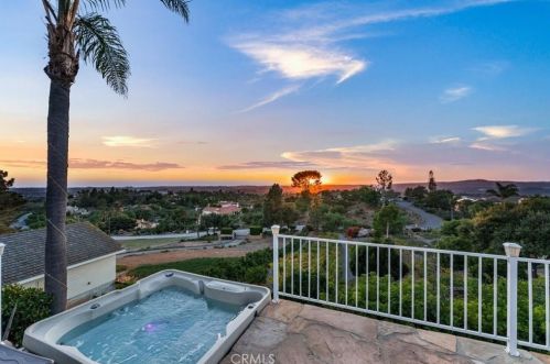 2073 Elevado Rd, Vista, CA 92084-2811