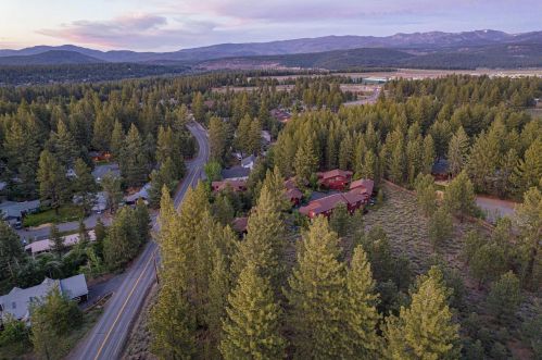 10197 Martis Valley Rd, Truckee CA  96161-2126 exterior