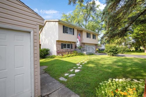 9017 141st Ave, Cedar Lake, IN 46303-8860