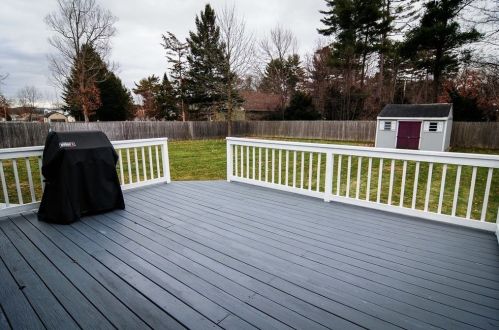 90 Woodcrest Rd, Springfield MA 01129-2116 exterior