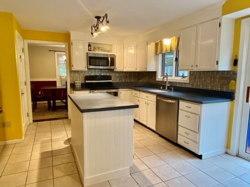 22 Settlers Ln, Salem NH  03079-1253 exterior