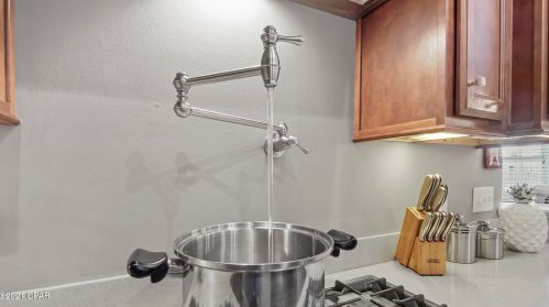 1724 40th Pl, Lynn Haven FL  32444-5304 exterior