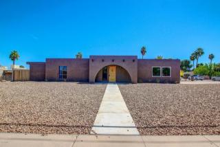 2402 Yucca St, Phoenix, AZ 85028-2555
