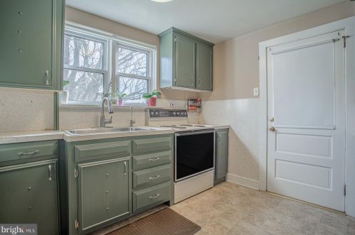 385 Zynn Rd, Downingtown PA  19335-1146 exterior